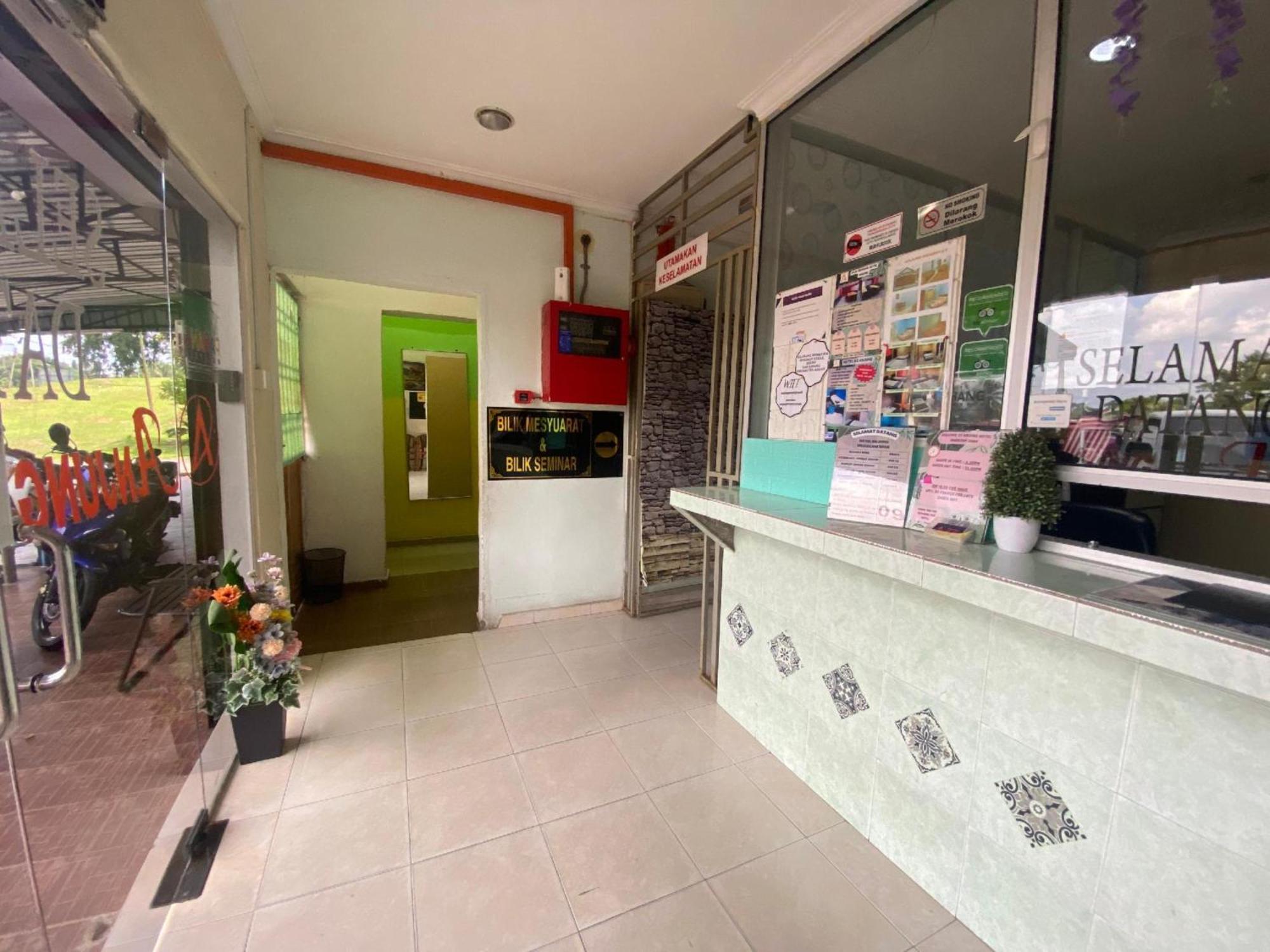 Oyo 91065 Hotel De Anjung Muadzam Shah Extérieur photo